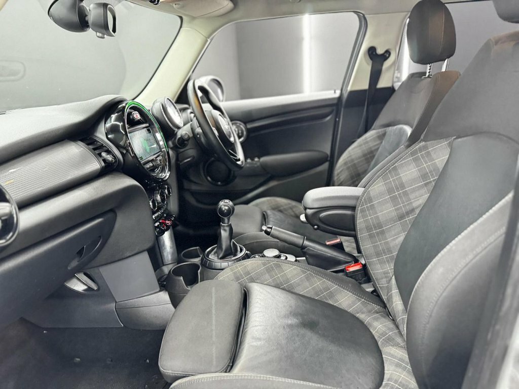 Mini Hatch 1.2 One Black #25