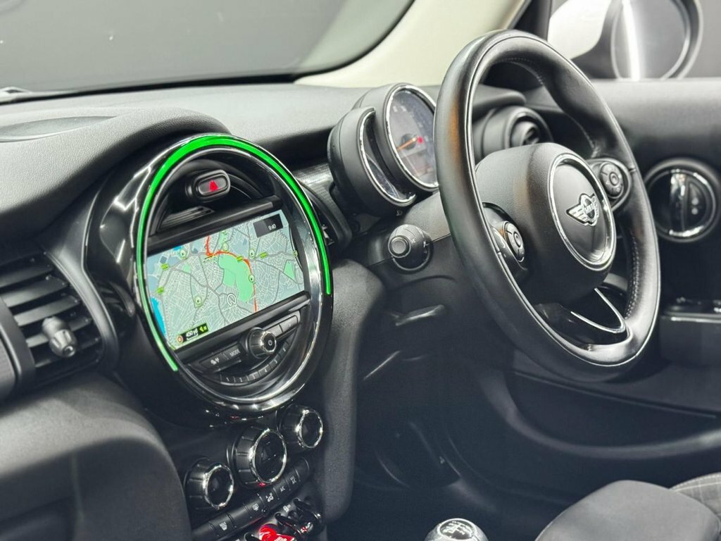Mini Hatch 1.2 One Black #26