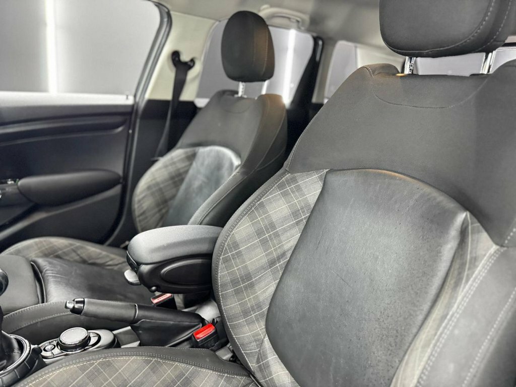 Mini Hatch 1.2 One Black #28