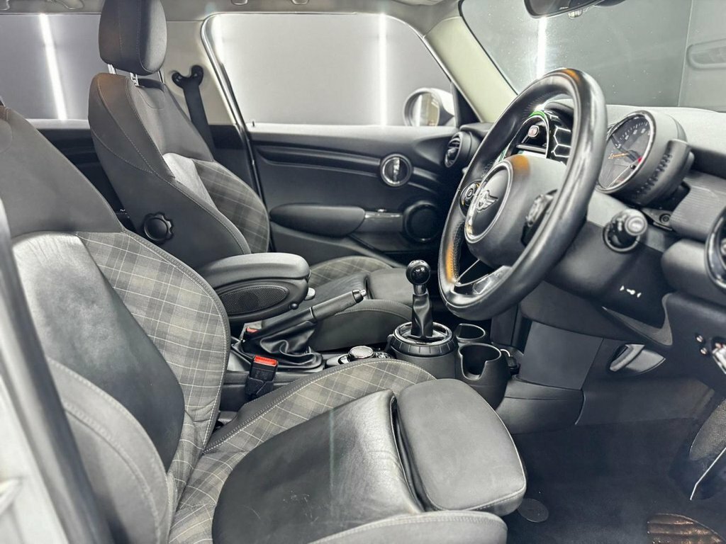 Mini Hatch 1.2 One Black #34