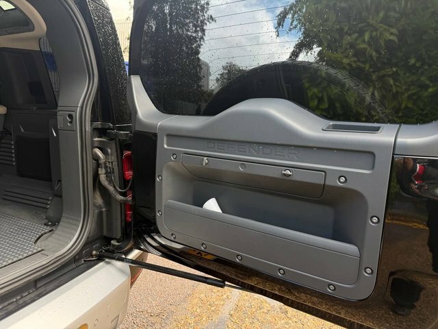 Land Rover Defender D250 Hse Grey #38