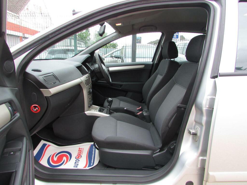 Vauxhall Astra Hatchback Black #11