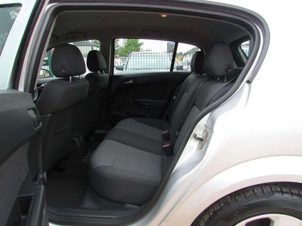 Vauxhall Astra Hatchback Black #12