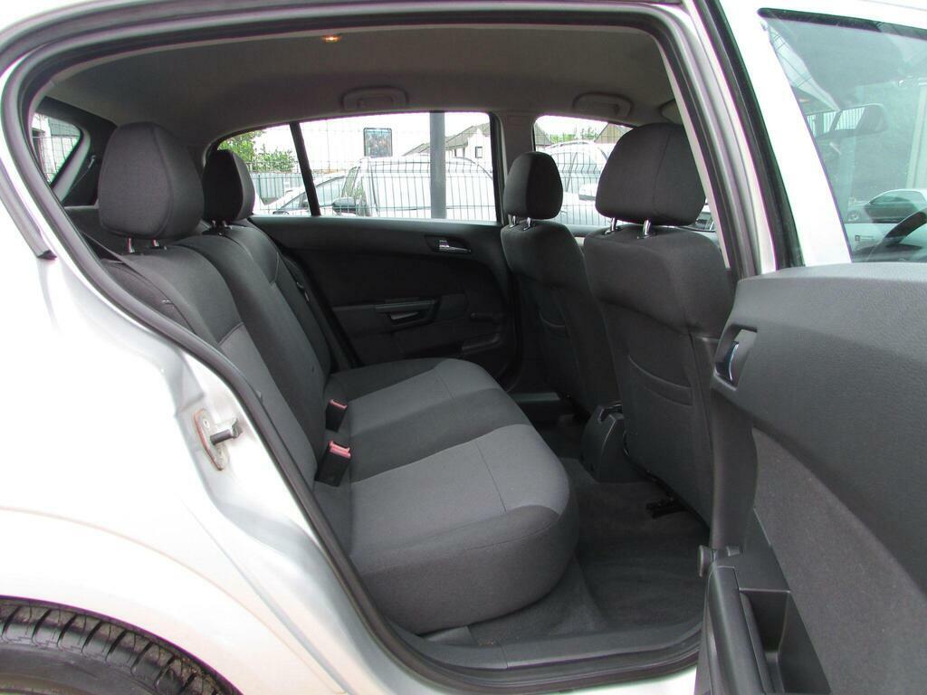 Vauxhall Astra Hatchback Black #10
