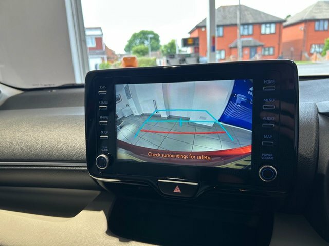 Toyota Yaris Vvt-h Excel Hatchback OE71HYJ Red #4
