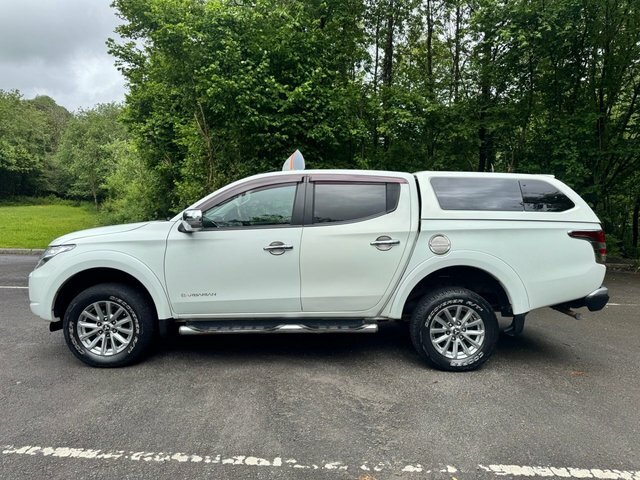 Mitsubishi L200 Pickup White #2