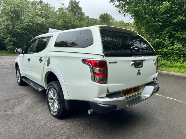 Mitsubishi L200 Pickup White #3