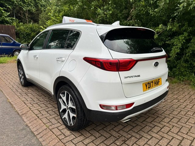 Kia Sportage Suv YD17HAF White #3