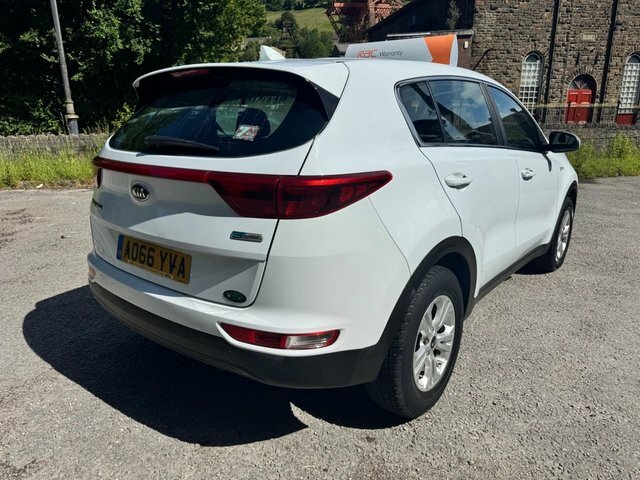 Kia Sportage Suv AO66YVA White #4