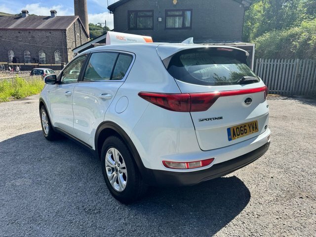 Kia Sportage Suv AO66YVA White #2