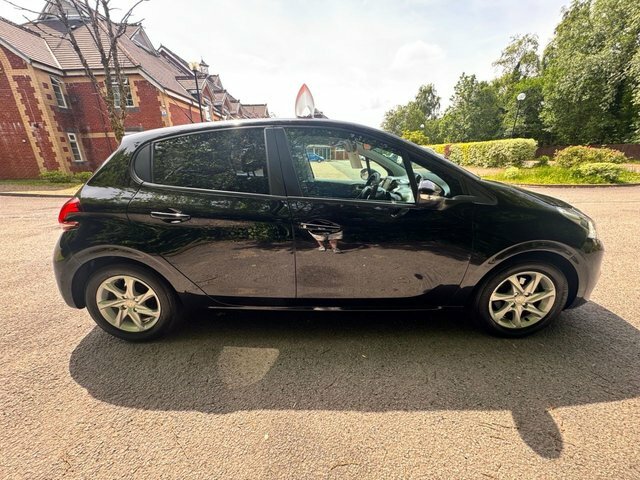 Peugeot 208 Hatchback Black #5