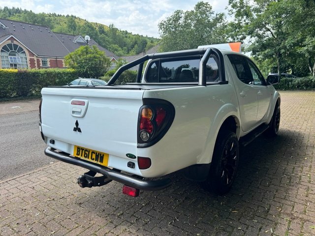 Mitsubishi L200 Pickup White #4