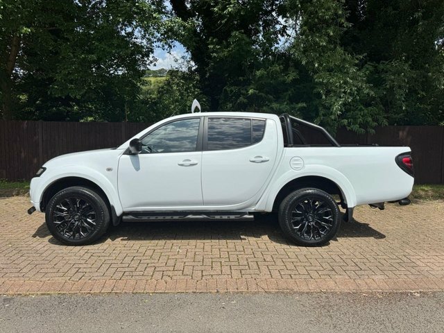 Mitsubishi L200 Pickup White #2