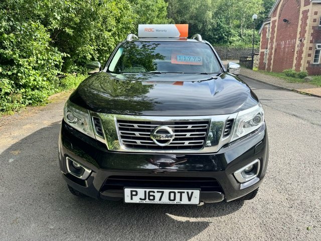 Nissan Navara Tekna Black #7