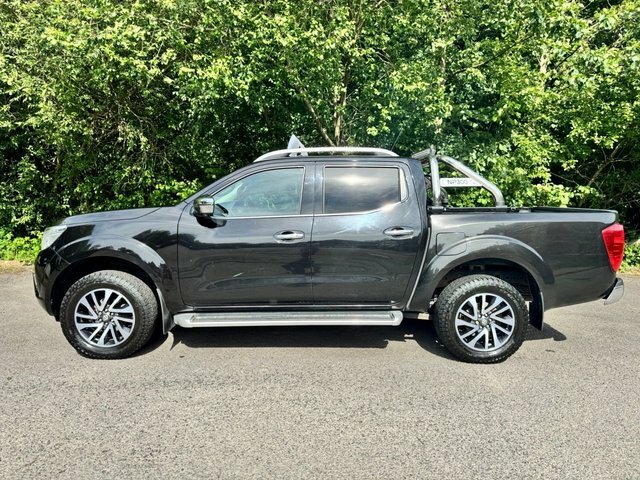 Nissan Navara Pickup Black #2
