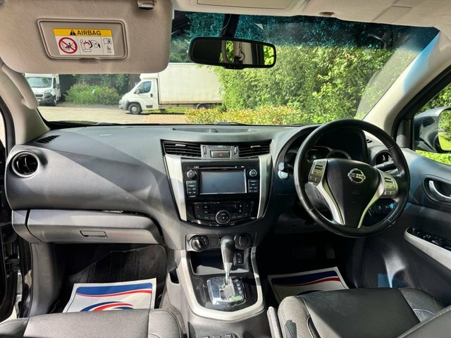 Nissan Navara Tekna Black #12