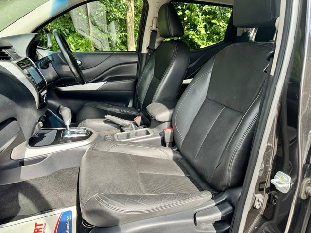Nissan Navara Tekna Black #14