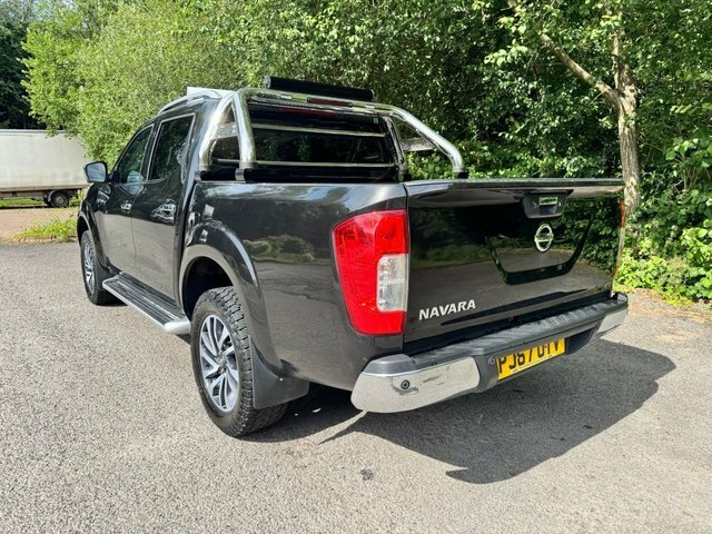 Nissan Navara Pickup Black #3
