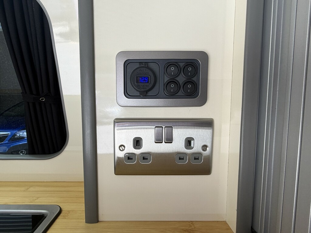 Volkswagen Transporter 2L Startline White #60