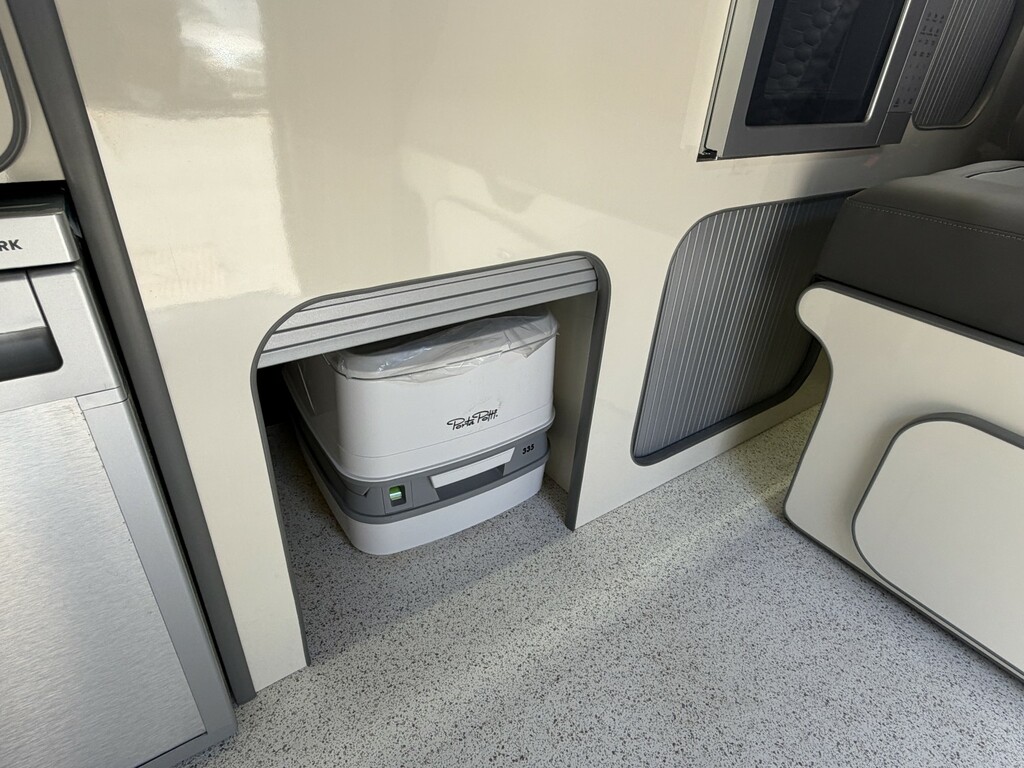 Volkswagen Transporter 2L Startline White #54