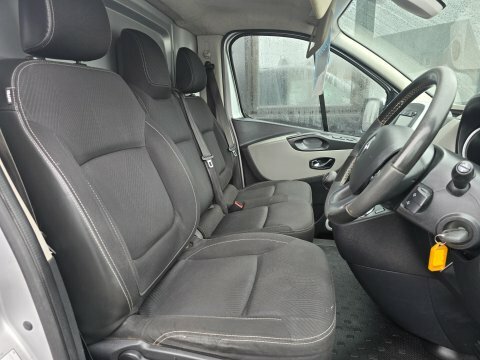 Renault Trafic Mpv White #9