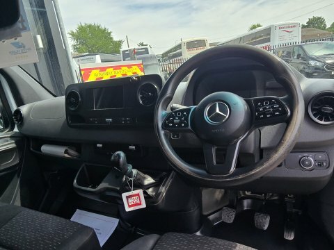 Mercedes-Benz Sprinter 3.5T H2 Progressive Van White #8