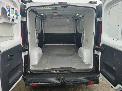 Vauxhall Vivaro Cdti 2900 Biturbo Ecotec U3383 Ulez Silver #7