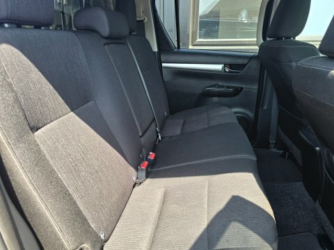 Toyota HILUX Invincible Dcab Pick Up 2.4 D-4d Black #8