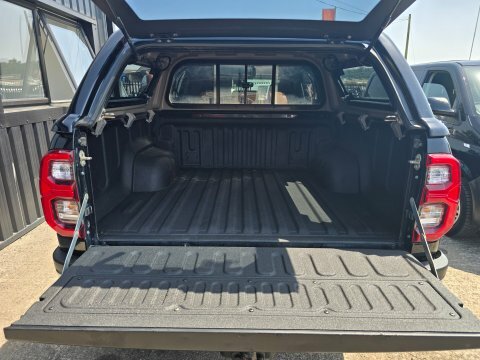 Toyota HILUX Invincible Dcab Pick Up 2.4 D-4d Black #7