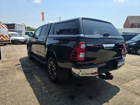 Toyota HILUX Invincible 4Wd D-4d Black #4