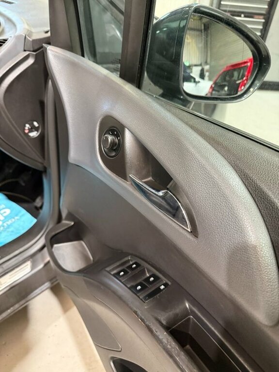 Vauxhall Meriva Mpv Black #30