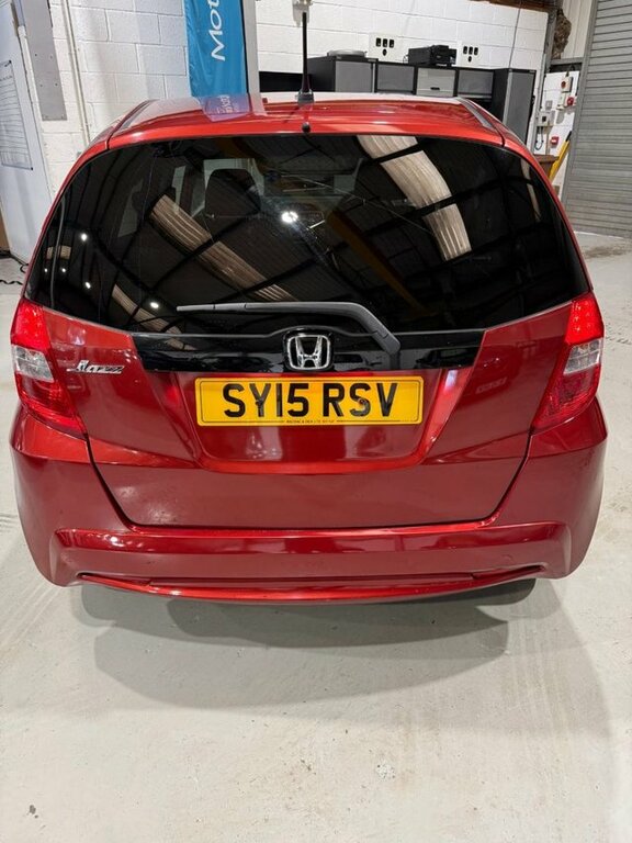 Honda Jazz 2015 1.4 I-vtec Es Plus Hatchback Cvt E Red #4
