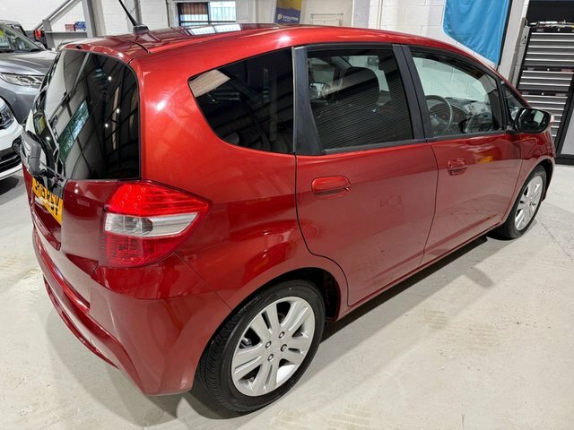 Honda Jazz 2015 1.4 I-vtec Es Plus Hatchback Cvt E Red #3