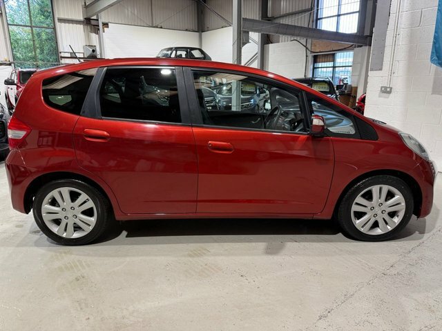 Honda Jazz 2015 1.4 I-vtec Es Plus Hatchback Cvt E Red #2