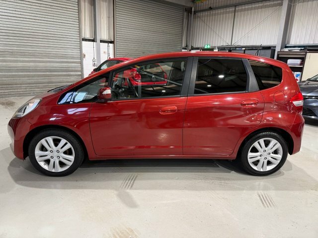 Honda Jazz 2015 1.4 I-vtec Es Plus Hatchback Cvt E Red #6