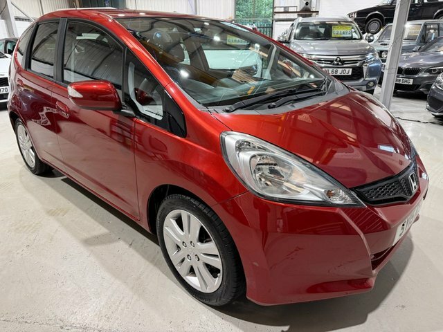 Honda Jazz 2015 1.4 I-vtec Es Plus Hatchback Cvt E Red