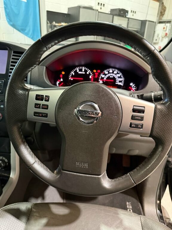 Nissan Pathfinder Dci Tekna Grey #17