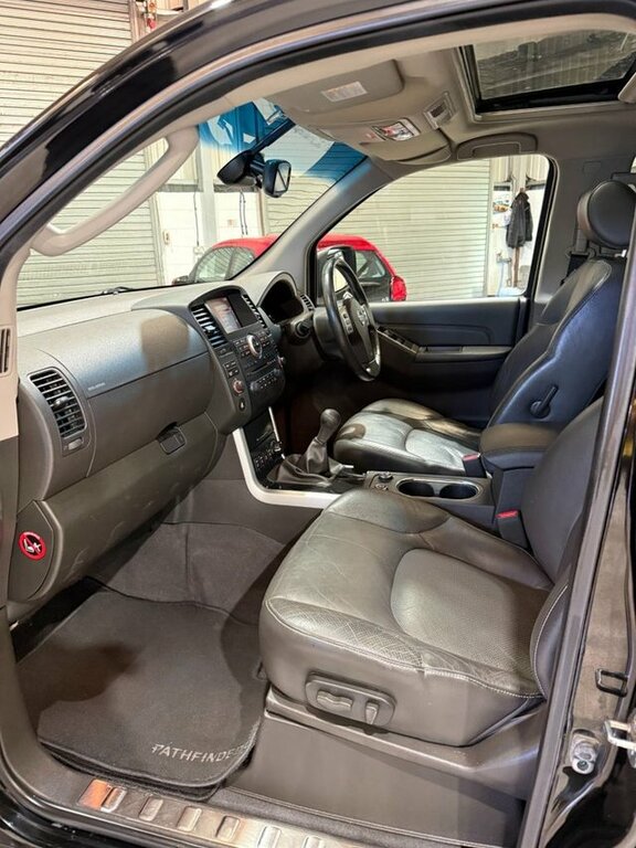 Nissan Pathfinder Dci Tekna Grey #13
