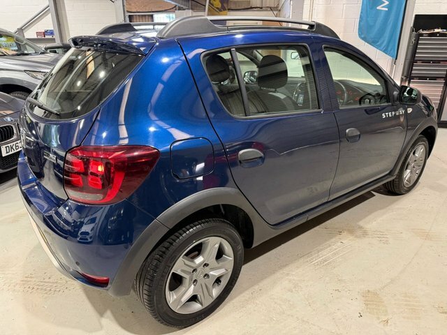 Dacia Sandero Stepway 2017 0.9 Tce Laureate Hatchback Blue #3