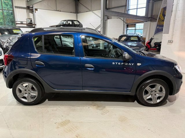 Dacia Sandero Stepway 2017 0.9 Tce Laureate Hatchback Blue #2