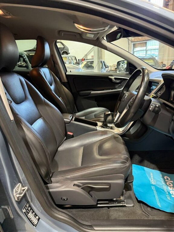Volvo XC60 2L R-design Nav Blue #11