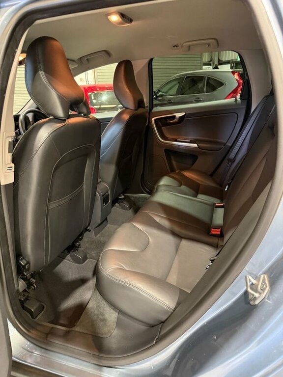 Volvo XC60 2L R-design Nav Blue #13