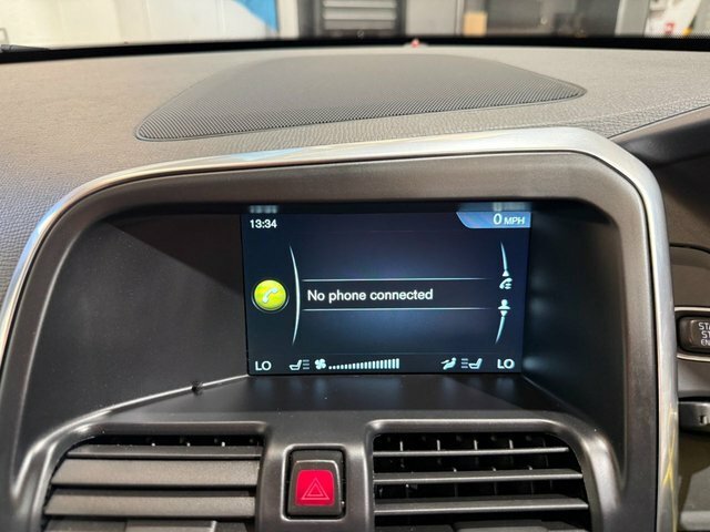 Volvo XC60 2L R-design Nav Blue #22