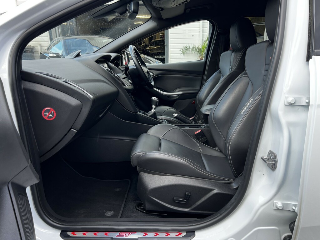 Ford Focus 2.0 T Ecoboost St-3 White #2