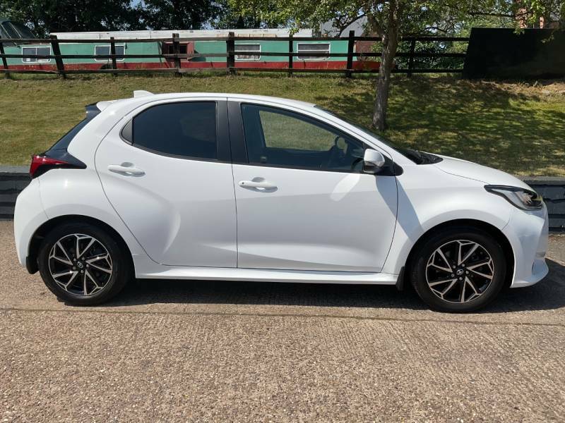 Toyota Yaris 1.5 Hybrid Design Cvt - 2023 72 DS72UVO White #3