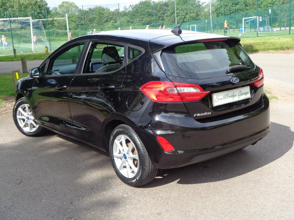 Ford Fiesta 1.1 Zetec 5-Door DS68YTJ Black #4