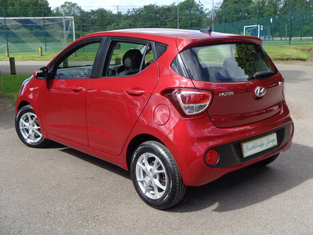 Hyundai I10 1.0 Se 5-Door SN17PGO Red #4