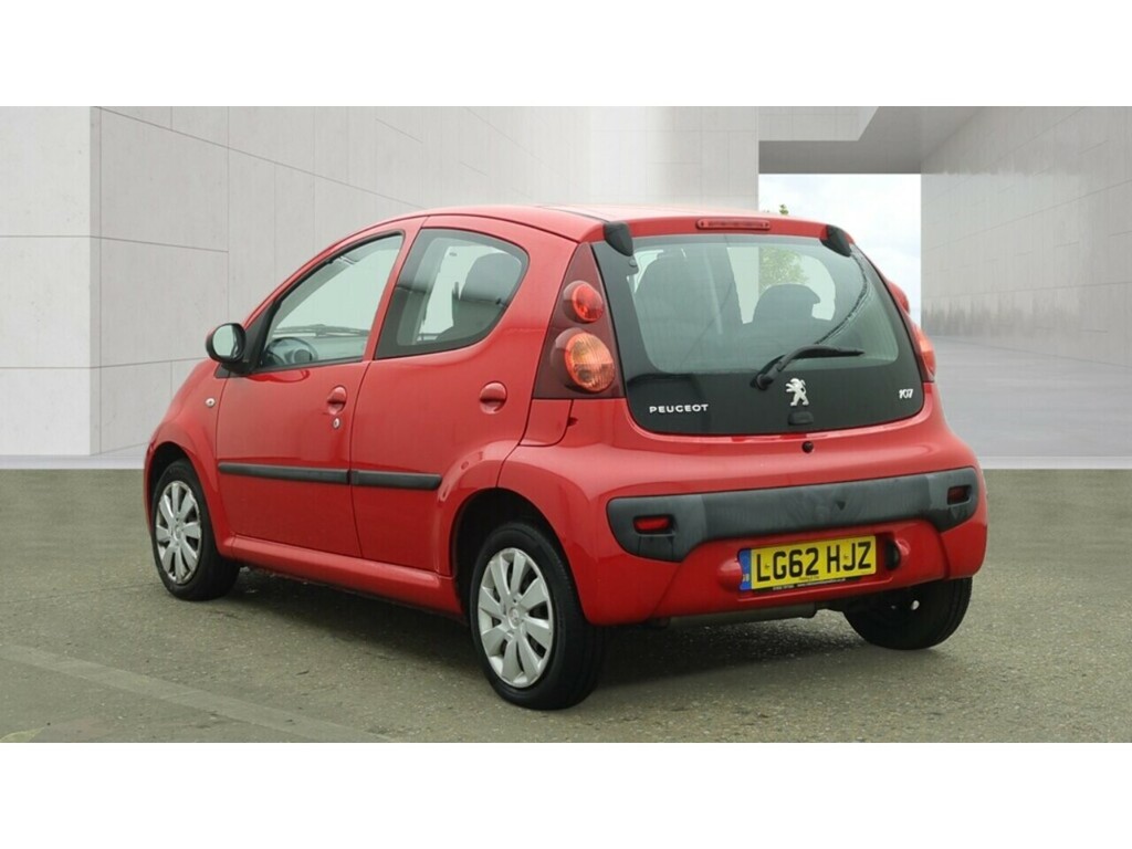 Peugeot 107 Active Red #4