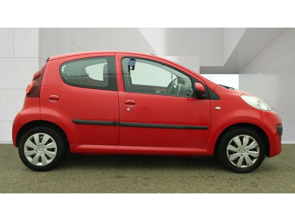 Peugeot 107 Active Red #6