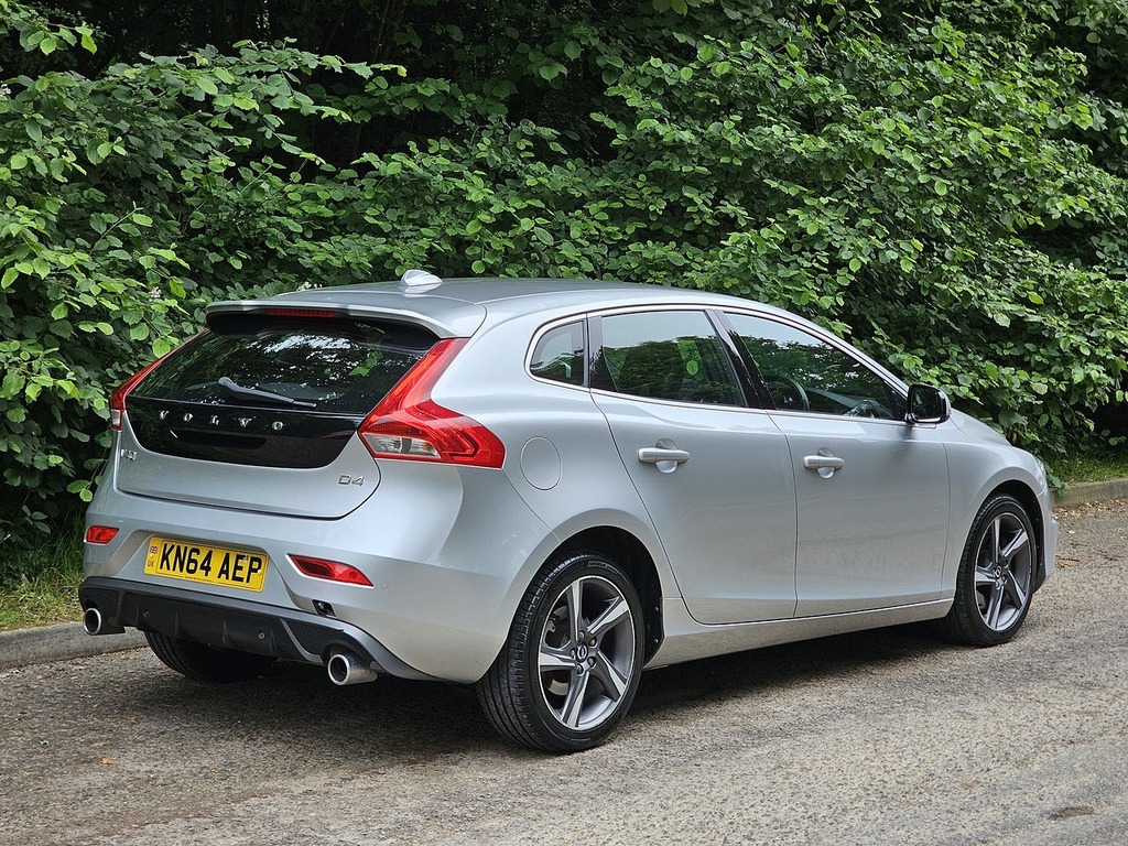 Volvo V40 D4 R-design Lux Nav Silver #2